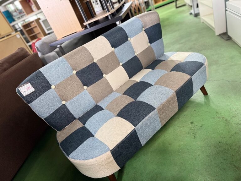【美品】パッチワークがおしゃれな2人掛けソファー（商品番号：14533）